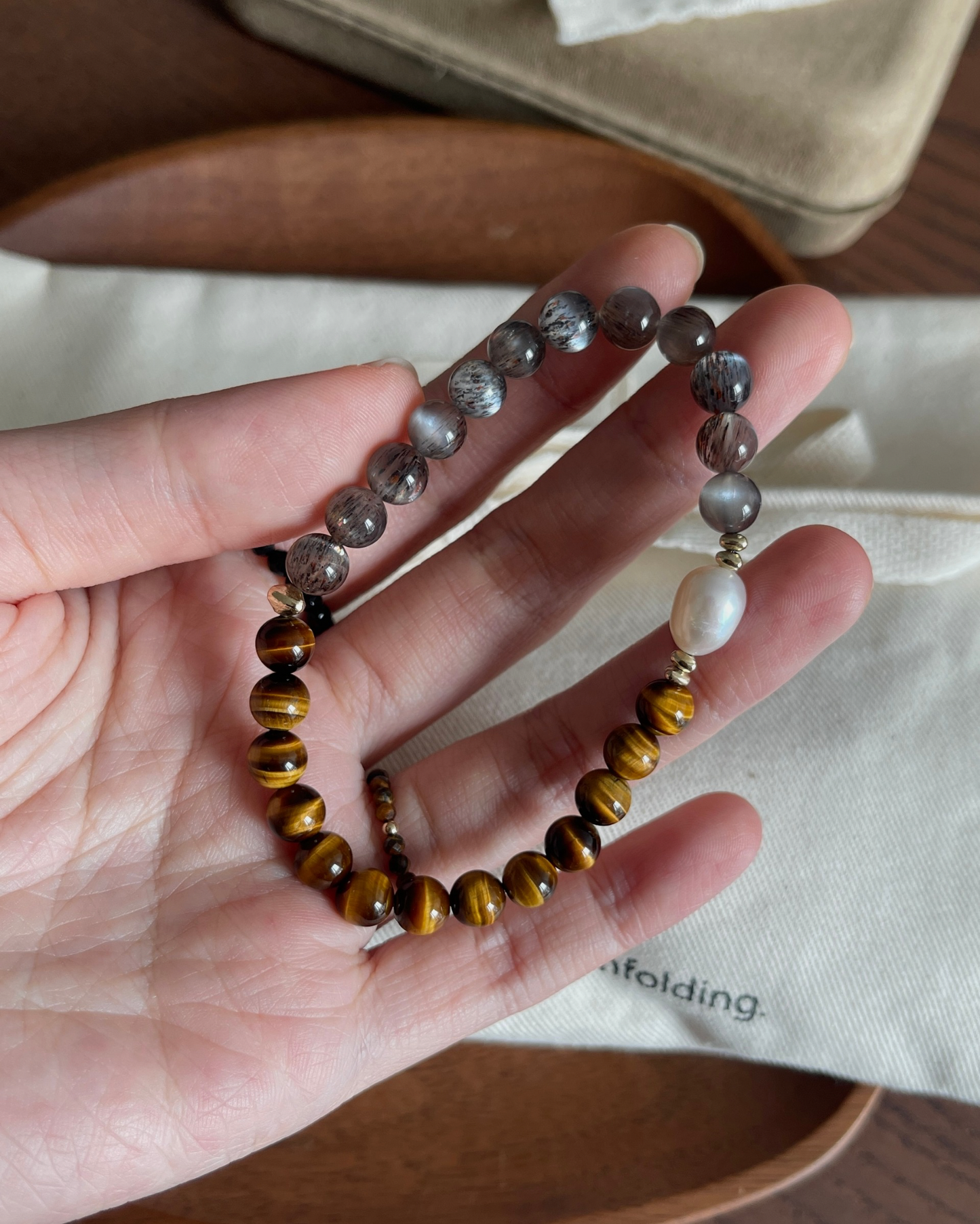 ANCHI - 秋匿 Autumn Veil