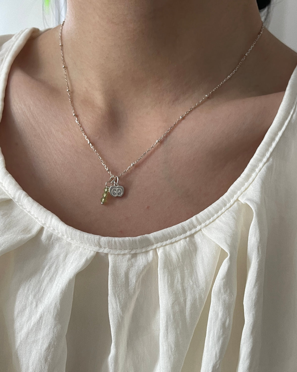 一生“苹”安（简约项链） A Lifetime Of Peace (Necklace)