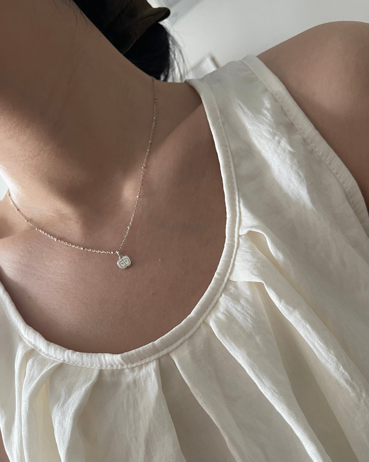 一生“苹”安（简约项链） A Lifetime Of Peace (Necklace)