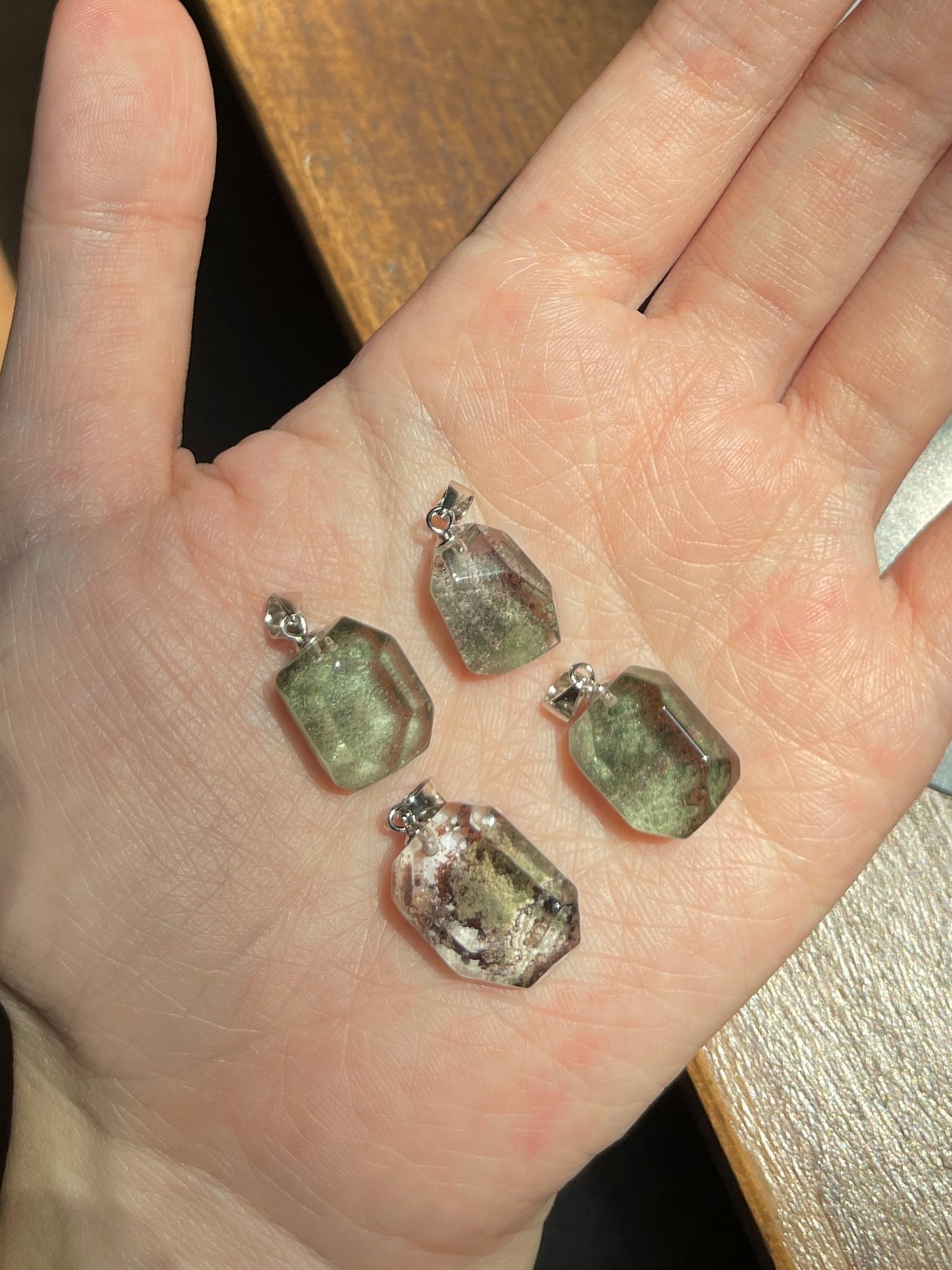 绿幽灵吊坠 Green Phantom Pendant