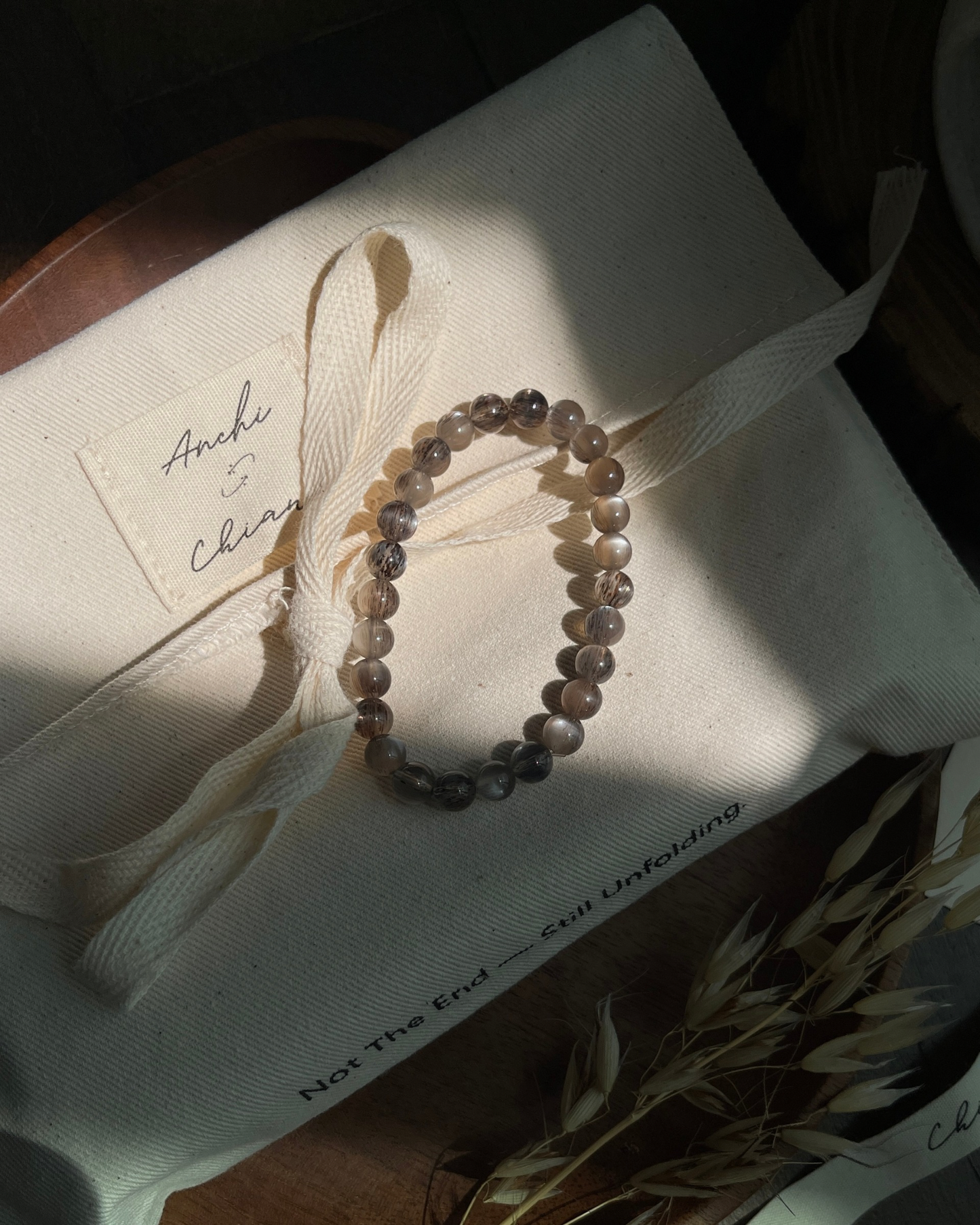 黑金骨干石 Black Gold Sunstone