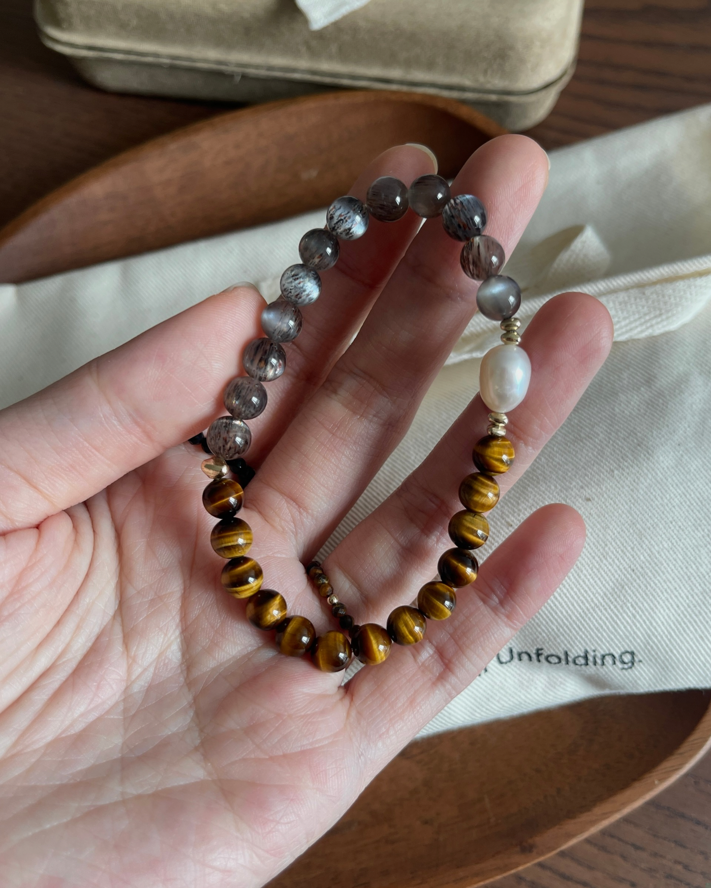 ANCHI - 秋匿 Autumn Veil