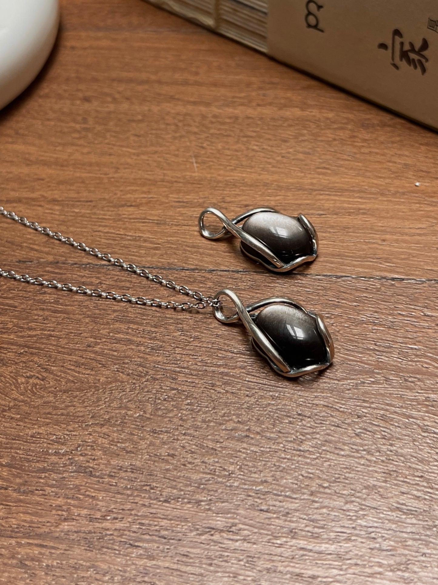 银曜石包边吊坠 Silver Obsidian Pendant