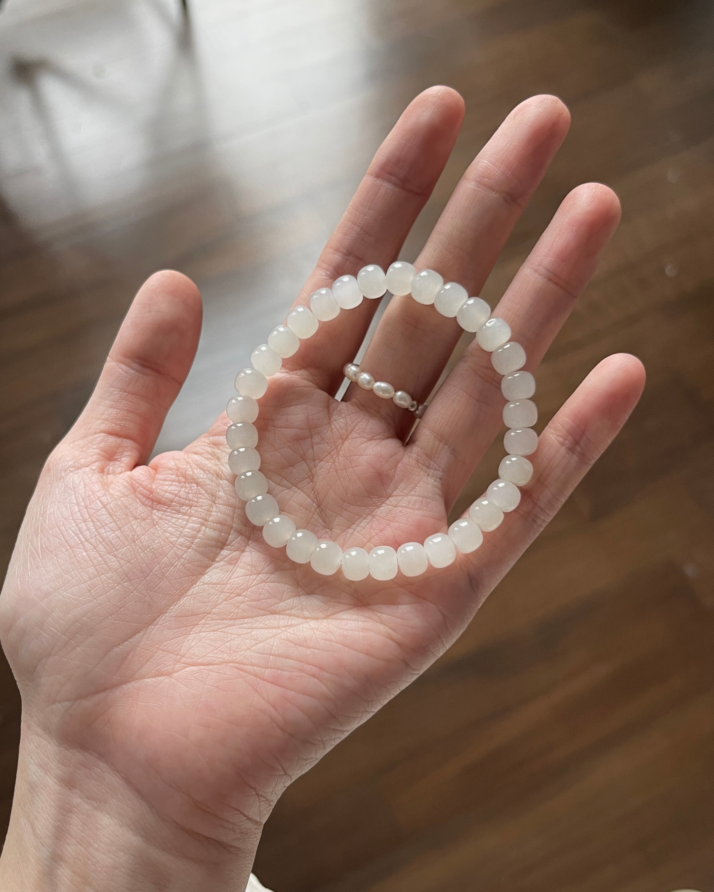 Anchi - 淡绿和田玉老型珠素圈 Pale Green Nephrite Jade