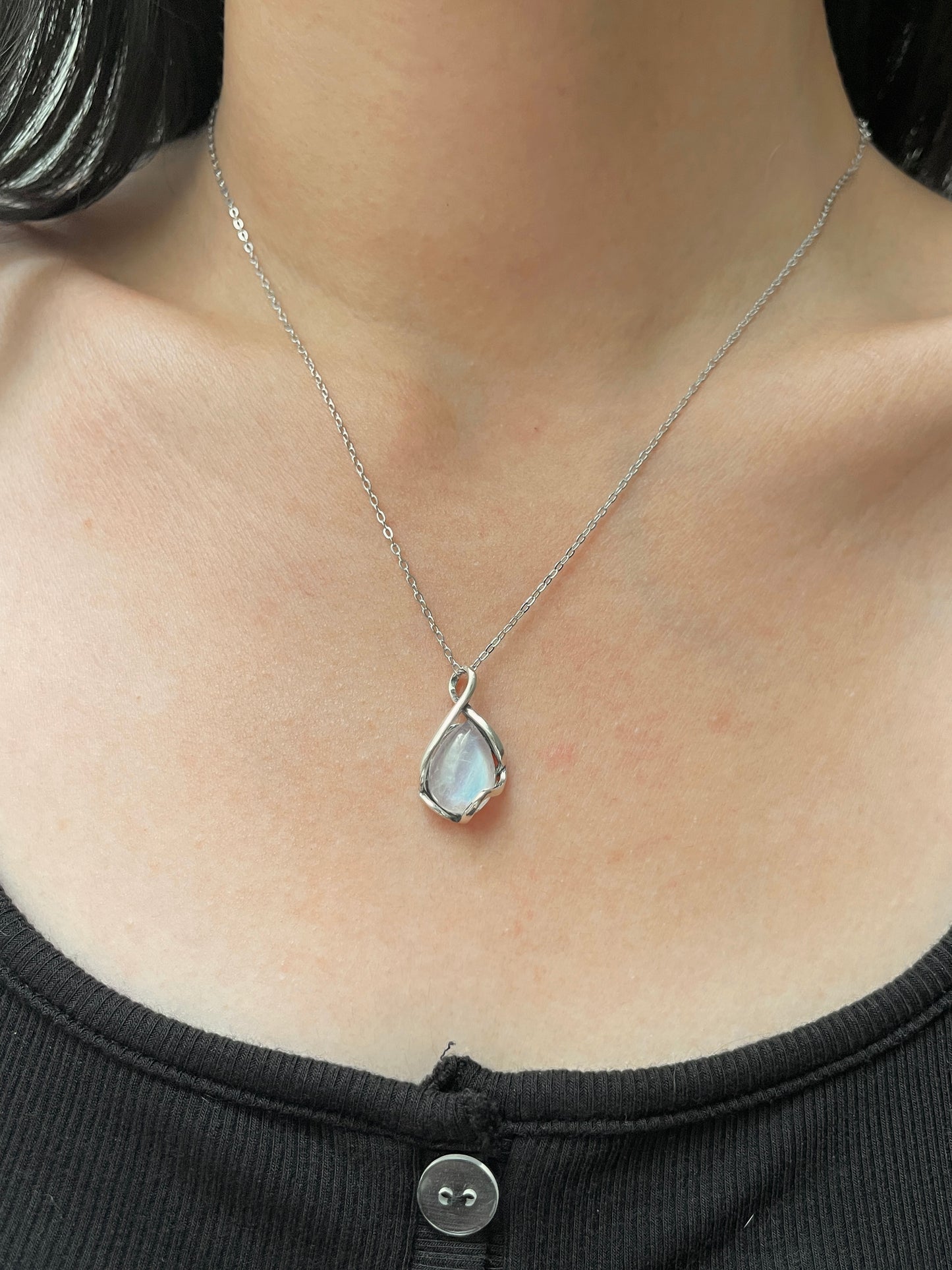 蓝月光包边吊坠 Blue Moonstone Pendant