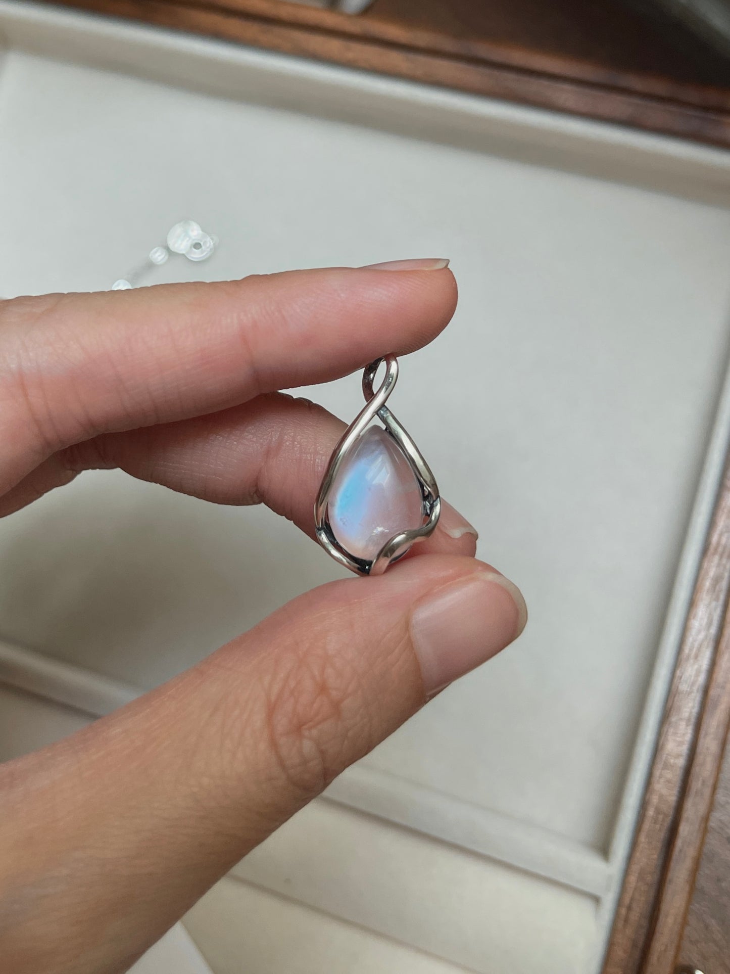 蓝月光包边吊坠 Blue Moonstone Pendant