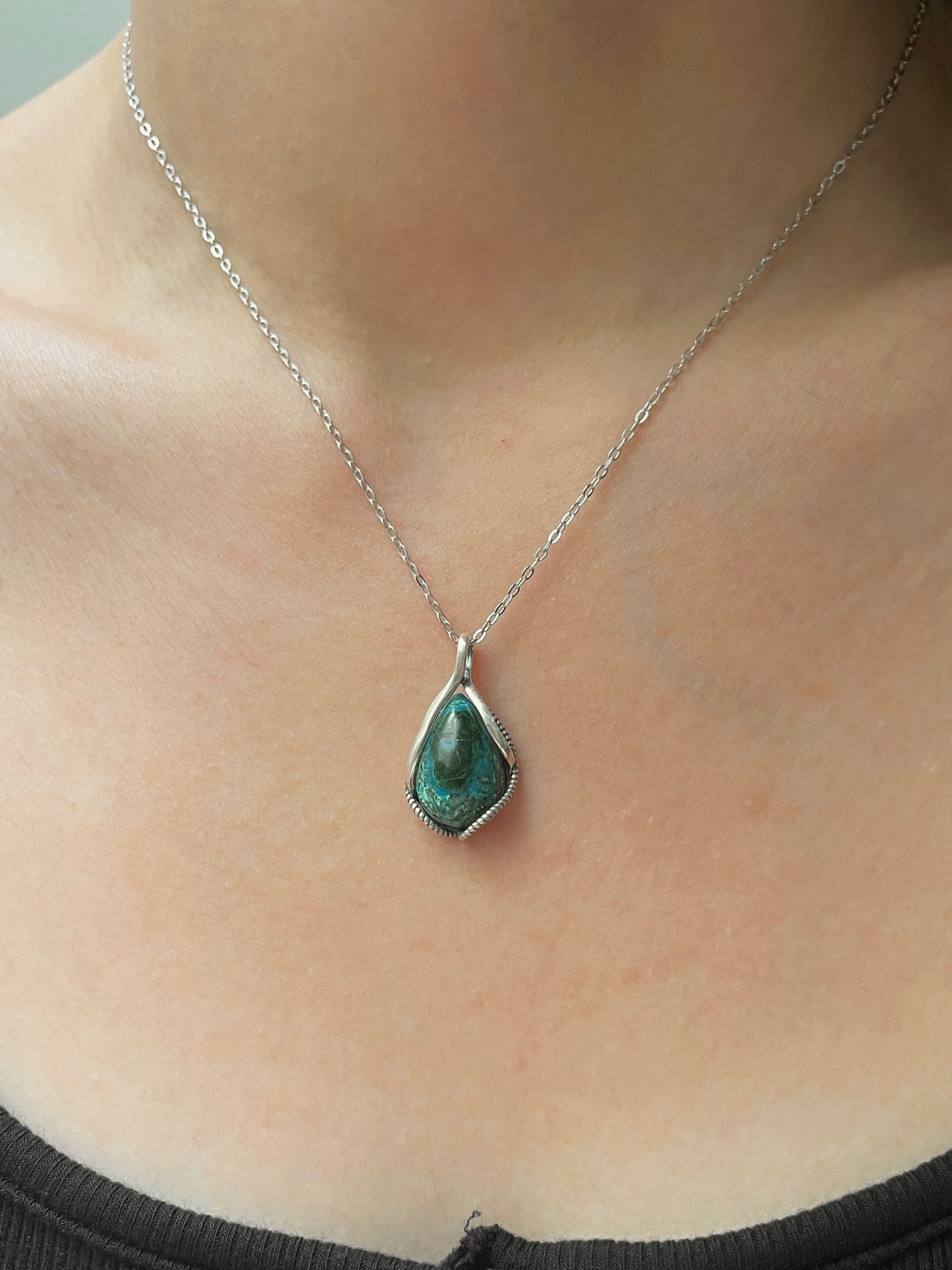 硅孔雀石包边吊坠 Chrysocolla Pendant